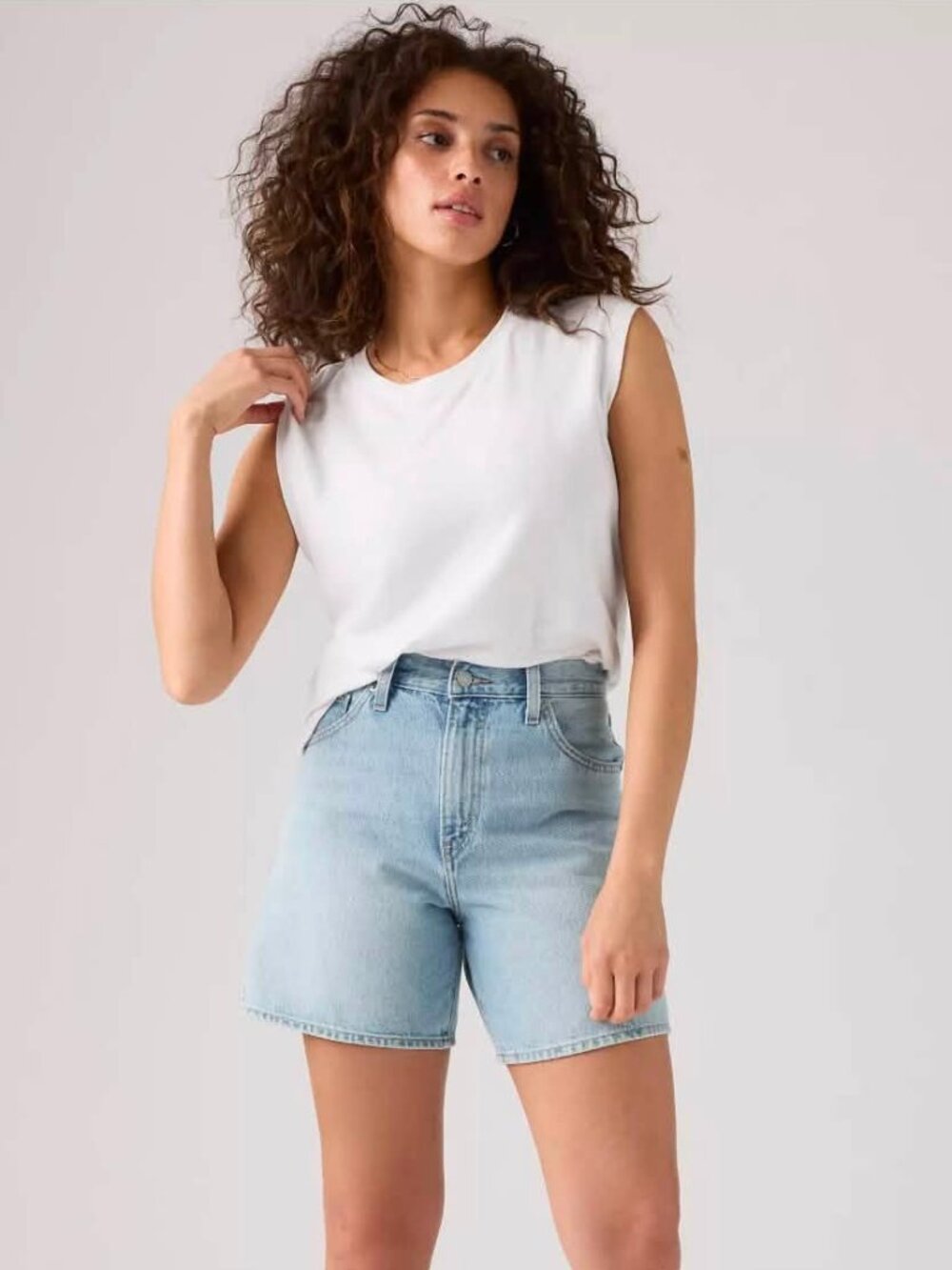 Levi’s high rise baggy shorts - medium wash - size 28